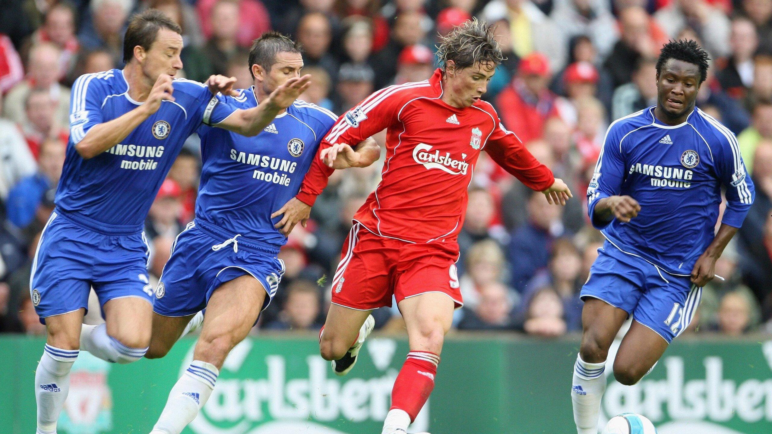 沙特球迷玩起人浪，半场2比0领先国足